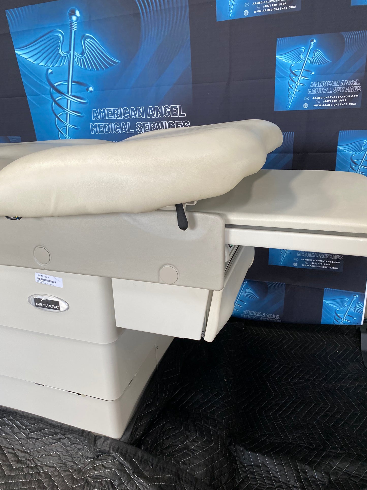 Midmark 623 exam table