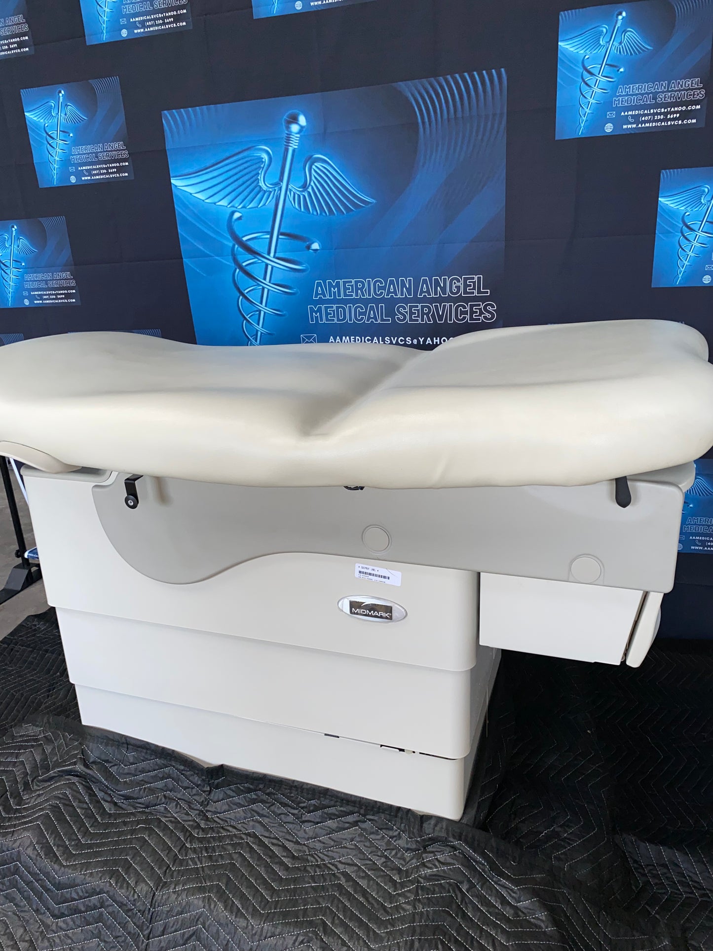 Midmark 623 exam table